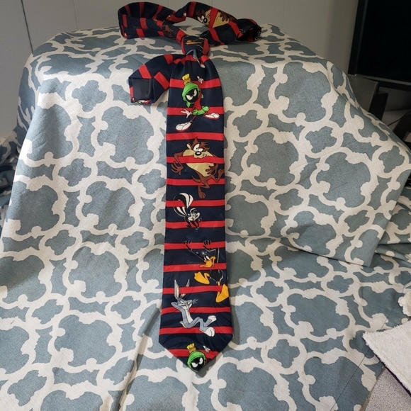 VINTAGE 1997 Warner Brothers Tie Taz Bugs Daffy Peppy Marvin Looney Tunes - Picture 1 of 4